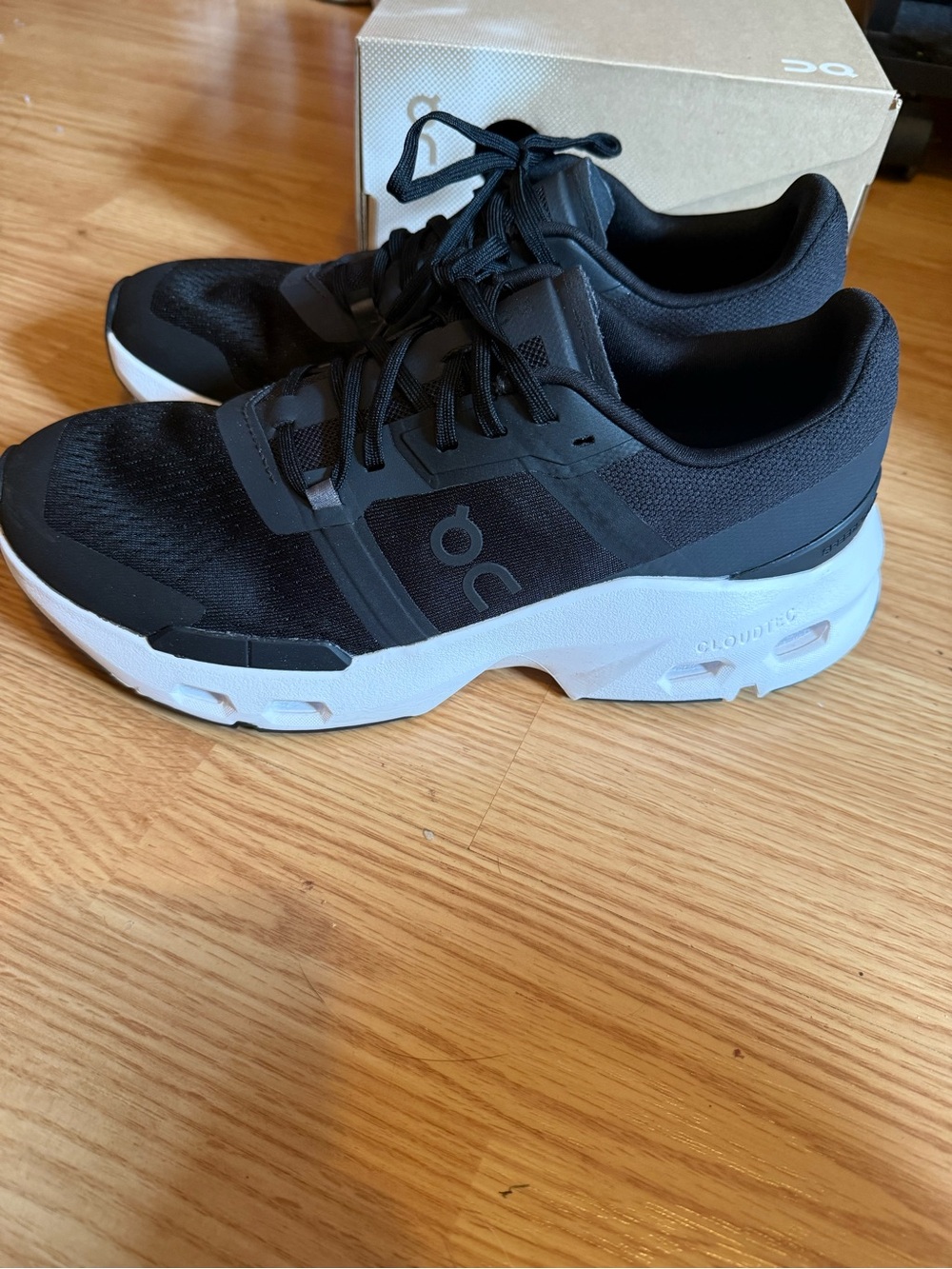 On Cloud Women’s shoes